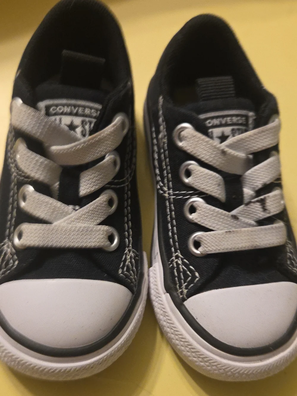 Converse Toddler Kids Sz 5 Black and White Low-Top Canvas Sneakers
